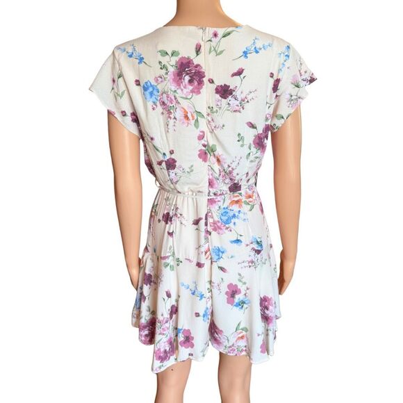 Altar’d State Cream Floral V-Neck Romper Small - Picture 5 of 6
